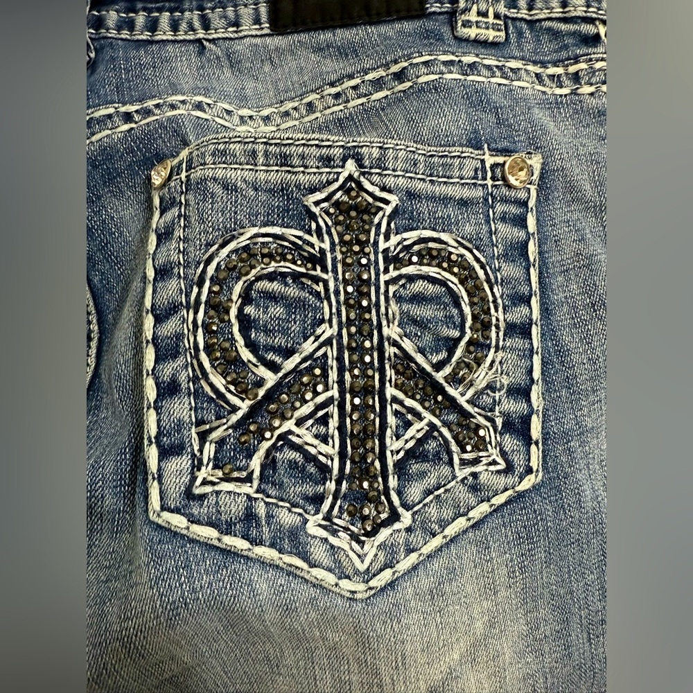 Rock & Roll Cowgirl Low Rise Jeans With Contrast Stitching And Embroidery Detail
